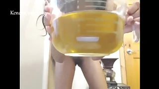Kendi Cummings pees 1.25L